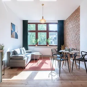 https://apt-retro-point-jezyce.poznan-hotels.com